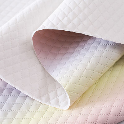 Sac à main en relief en cuir PU Texturation de grille en diamant arc-en-ciel