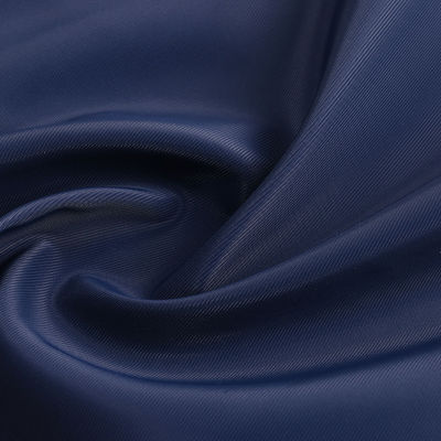 Portemanteau imperméable en nylon doux Texture en cuir semi-PU en poils brossés en bas en faux