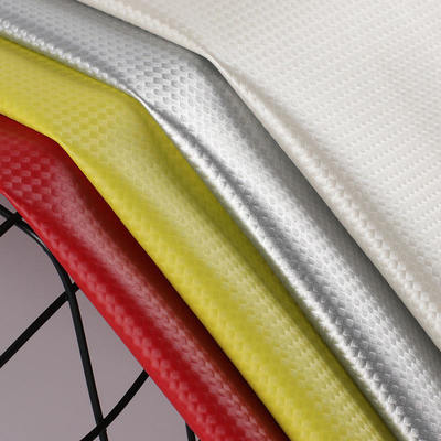 Cuir synthétique grainé en fibre de carbone PU élastique pour vêtements, sacs, étuis d'écouteurs, boîtes