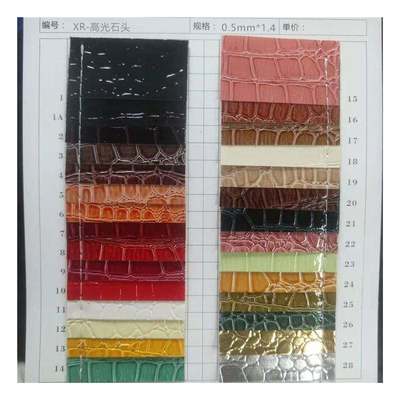 Des chaussures et des sacs en cuir faux