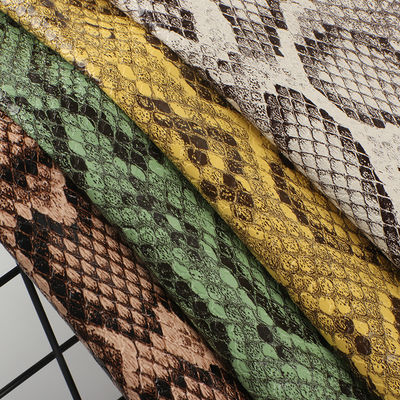 Cuir synthétique PU avec une épaisseur de 0,8 mm, une largeur de 137 cm et 24 échantillons de couleurs pour sacs, chaussures et meubles