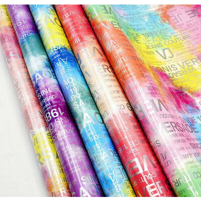 PU Lettre arc-en-ciel Impression de magazine Design cuir synthétique étanche Tissu en faux cuir pour sac à bagages Meubles cosmétiques / canapé