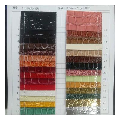 Des chaussures et des sacs en cuir faux