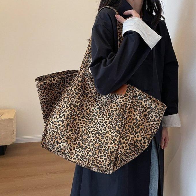 Cuir synth&eacute;tique artificiel imprim&eacute; l&eacute;opard en PVC en gros pour sac, cahier, coque de t&eacute;l&eacute;phone, tapis de table, tissu en similicuir 15