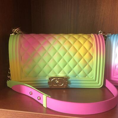 PU Lettre arc-en-ciel Impression de magazine Design cuir synthétique étanche Tissu en faux cuir pour sac à bagages Meubles cosmétiques / canapé 13