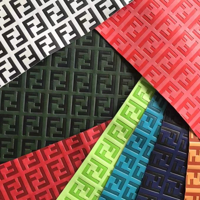 Personnaliser le cuir synthétique gaufré à changement de couleur PU Vinyl pour chaussures, sacs, tapis de table, tissu en similicuir 11
