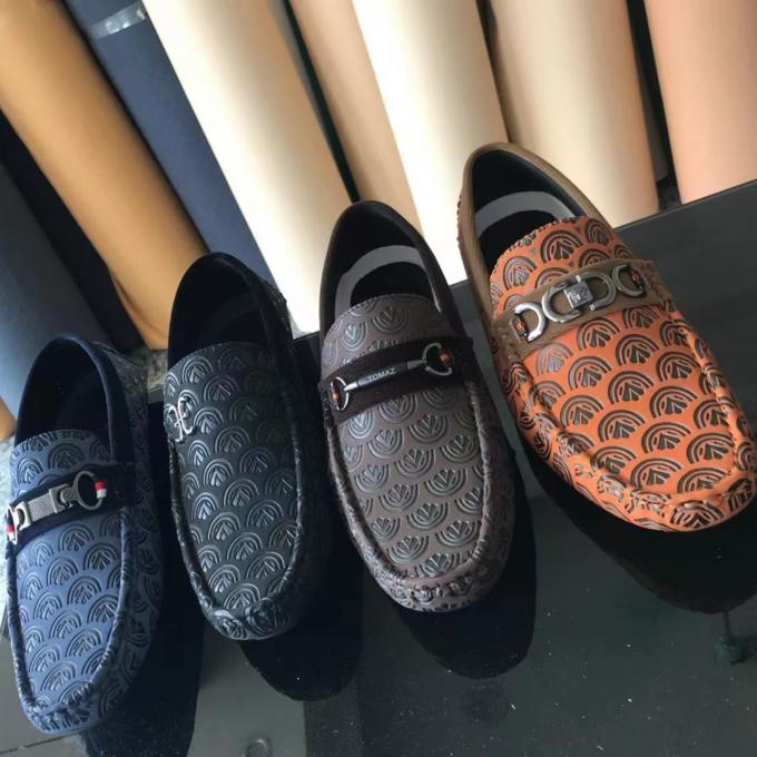 Personnaliser le cuir synthétique gaufré à changement de couleur PU Vinyl pour chaussures, sacs, tapis de table, tissu en similicuir 21